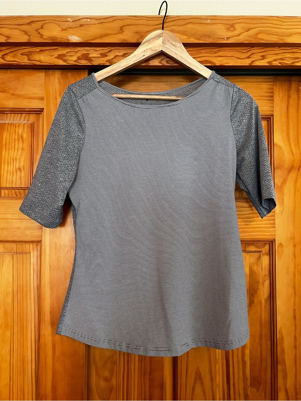 Prana Gray and White SPF Tee EUC M